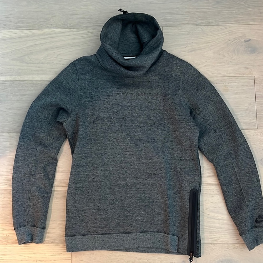 NWOT rare nike tech fleece turtle neck XS